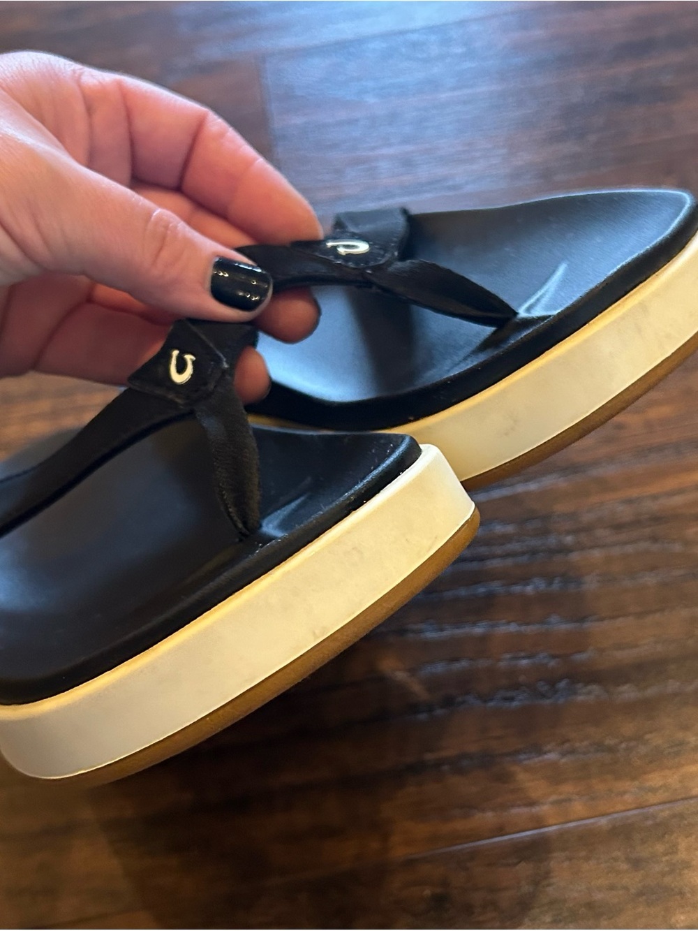 Womenโs Olukai Nuโ a Piโ o Flip Flops Black sandals shoes slides size 8 - Picture 6 of 8